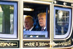 Ông Trump được đón tiếp trọng thể 'chưa từng có tiền lệ'