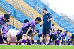 Ngoại binh 'mất tích', HLV Anh Đức như ngồi trên 'đống lửa'