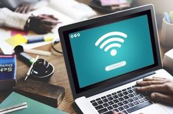 Cách bảo vệ laptop an toàn khi sử dụng mạng Wi-Fi công cộng