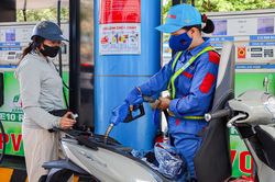 Giá xăng ngày mai dự báo quay đầu tăng sau một phiên giảm giá