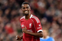 Isak nhạt nhòa trong ngày ra mắt Liverpool