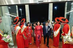 Đại biểu, khán giả rộn ràng tới dự Chương trình 'Ơn nghĩa sinh thành 2025'