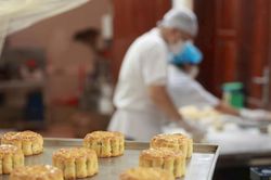Vị bánh Trung thu xưa nơi làng nghề Xuân Đỉnh