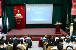 Sinh hoạt chính trị định hướng học tập, rèn luyện cho tân sinh viên