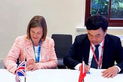 Đưa hợp t&aacute;c Hải quan Việt Nam - Cơ quan Thuế v&agrave; Hải quan Anh l&ecirc;n tầm cao mới