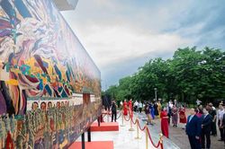 Kéo dài thời gian triển lãm có tác phẩm đạt kỷ lục thế giới tại Bảo tàng Hồ Chí Minh