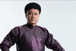 NSND Tự Long biểu diễn tại lễ hội đền Trần Thương
