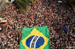 Biển người biểu tình phản đối nỗ lực ân xá cựu Tổng thống Brazil