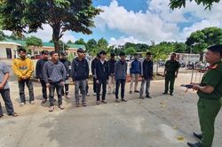Khởi tố 15 đối tượng mang hung khí đi hỗn chiến trong đêm