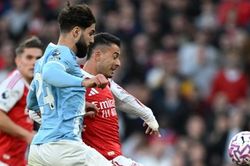 Siêu phẩm của Martinelli giúp Arsenal hòa Manchester City; Inter Milan thắng nghẹt thở Sassuolo