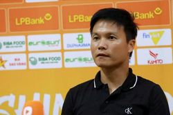 HLV Nguyễn Công Mạnh chia sẻ cách để lấy điểm trước SLNA dù chơi thiếu người