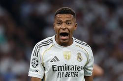 Phản ứng của Mbappe khi Dembele giành Quả bóng vàng