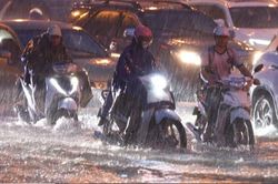 Cập nhật tin bão, lũ, mưa lớn và dự báo thời tiết Hà Nội 10 ngày từ tối 23/9