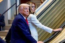 Thang cuốn dừng đột ngột khi Tổng thống Trump và phu nhân tới trụ sở Liên hợp quốc