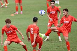 Tin nóng bóng đá Việt Nam hôm nay 24/9: Đội tuyển Việt Nam tập trung ngày 4/10; Tuyển thủ U18 Việt Nam phẫu thuật thành công