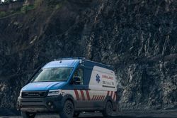 Chính thức Torsus Terrastorm 4x4 Ambulance: gói lội nước, khóa vi sai