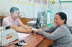 Phòng giao dịch Ngân hàng Chính sách xã hội Cam Ranh giải ngân món vay đầu tiên chương trình cho vay học sinh, sinh viên các ngành STEM