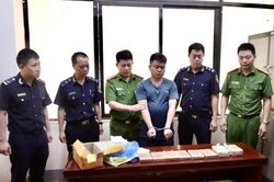 Hải quan Khu vực VI phối hợp bắt giữ vụ vận chuyên 10 bánh ma túy