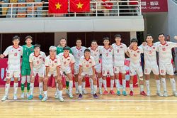 Đội tuyển Futsal Việt Nam nhận thưởng 'nóng', mang niềm vui chiến thắng về nước