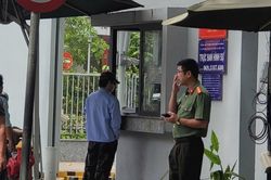 Ca sĩ Khánh Phương đến làm việc tại Công an TPHCM