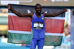 VĐV marathon nào có thể thay Kiptum chinh phục mốc 2 giờ?