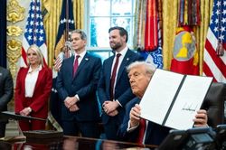 Tổng thống Trump ký sắc lệnh phê duyệt thương vụ TikTok Mỹ, định giá 14 tỉ USD