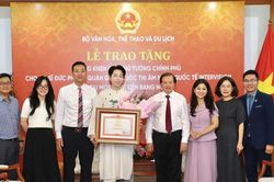 Đức Phúc nhận Bằng khen của Thủ tướng Chính phủ