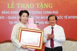 Thủ tướng tặng Bằng khen cho Đức Phúc sau chiến thắng tại Intervision 2025