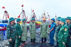 Quân khu 4 kiểm tra công tác phòng chống bão số 10 Bualoi tại Nghệ An