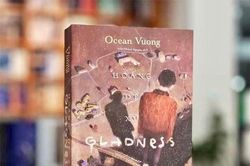 'Hoàng đế xứ Gladness' của Ocean Vuong lọt danh sách best seller New York Times