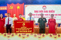Chung sức, đồng lòng xây dựng xã Trần Văn Thời giàu mạnh