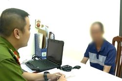 Khởi tố kẻ bạo hành con đẻ, ép con gọi điện 'bảo mẹ gửi tiền về'