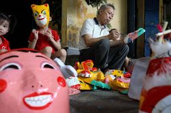 Hưng Yên: Bảo tồn nghề làm đồ chơi Trung thu truyền thống