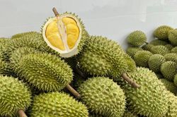 Giá sầu riêng hôm nay 28/9: Neo đỉnh 120.000 đồng/kg, cạnh tranh xuất khẩu ngày càng gay gắt