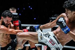 Nhà vô địch muay Thái sút trúng vùng nhạy cảm, cao thủ kickboxing Morocco gục ngã đau đớn
