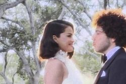 Selena Gomez và Benny Blanco tổ chức đám cưới sau 2 năm yêu nhau