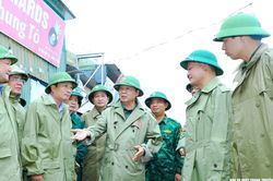 Phó Thủ tướng Chính phủ Trần Hồng Hà kiểm tra công tác ứng phó bão số 10 tại Nghệ An