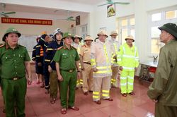 Quảng Trị: Tập trung tìm kiếm 9 thuyền viên mất tích trên 2 tàu cá bị chìm