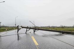 Thủ tướng chỉ đạo khẩn trương khắc phục hậu quả bão số 10 và mưa lũ