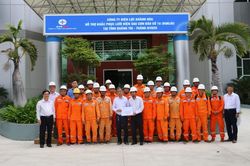 Công ty Điện lực Khánh Hòa ra quân hỗ trợ khắc phục lưới điện sau cơn bão số 10 (Bualoi) tại tỉnh Quảng Trị