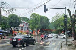Cần sớm khắc phục hệ thống đèn tín hiệu giao thông tại hai ngã tư trọng điểm