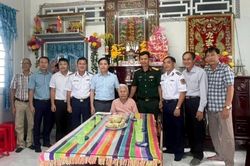 Báo Công lý chủ trì nhiều hoạt động đền ơn đáp nghĩa tại Năm Căn