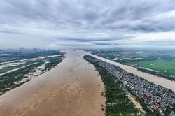 Tin lũ đặc biệt lớn trên sông Hồng