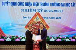 Trao Quyết định công nhận Hiệu trưởng Trường Đại học Tây Bắc