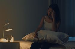 Những thói quen buổi tối gây suy thận, nhiều người trẻ vô tư làm