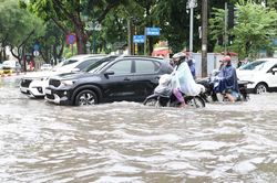 Dự báo thời tiết ngày 1/10: Cả nước mưa dông, cần chủ động ứng phó thời tiết nguy hiểm