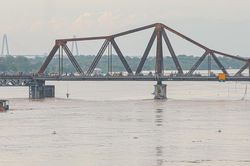 Nước sông Hồng dâng nhanh, nhiều địa điểm ngập sâu