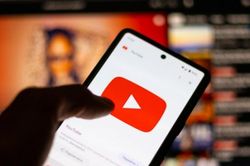 YouTube chi 24,5 triệu USD dàn xếp vụ kiện đình chỉ tài khoản Tổng thống Donald Trump
