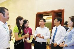Nông dân 'khóc ròng' vì phí sàn thương mại điện tử cao, vận chuyển đắt gấp đôi giá nông sản