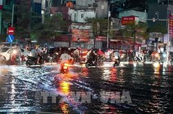 Hà Nội khó giải 'bài toán' tiêu thoát nước khi có mưa lớn kéo dài